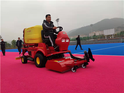 SMG人造草坪维护车入驻广州云浮曲棍球基地